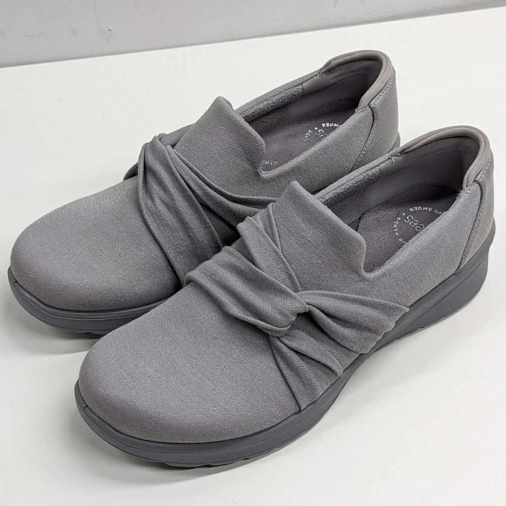 New Bzees Slip On Glimmer Loafer Women's Size 5